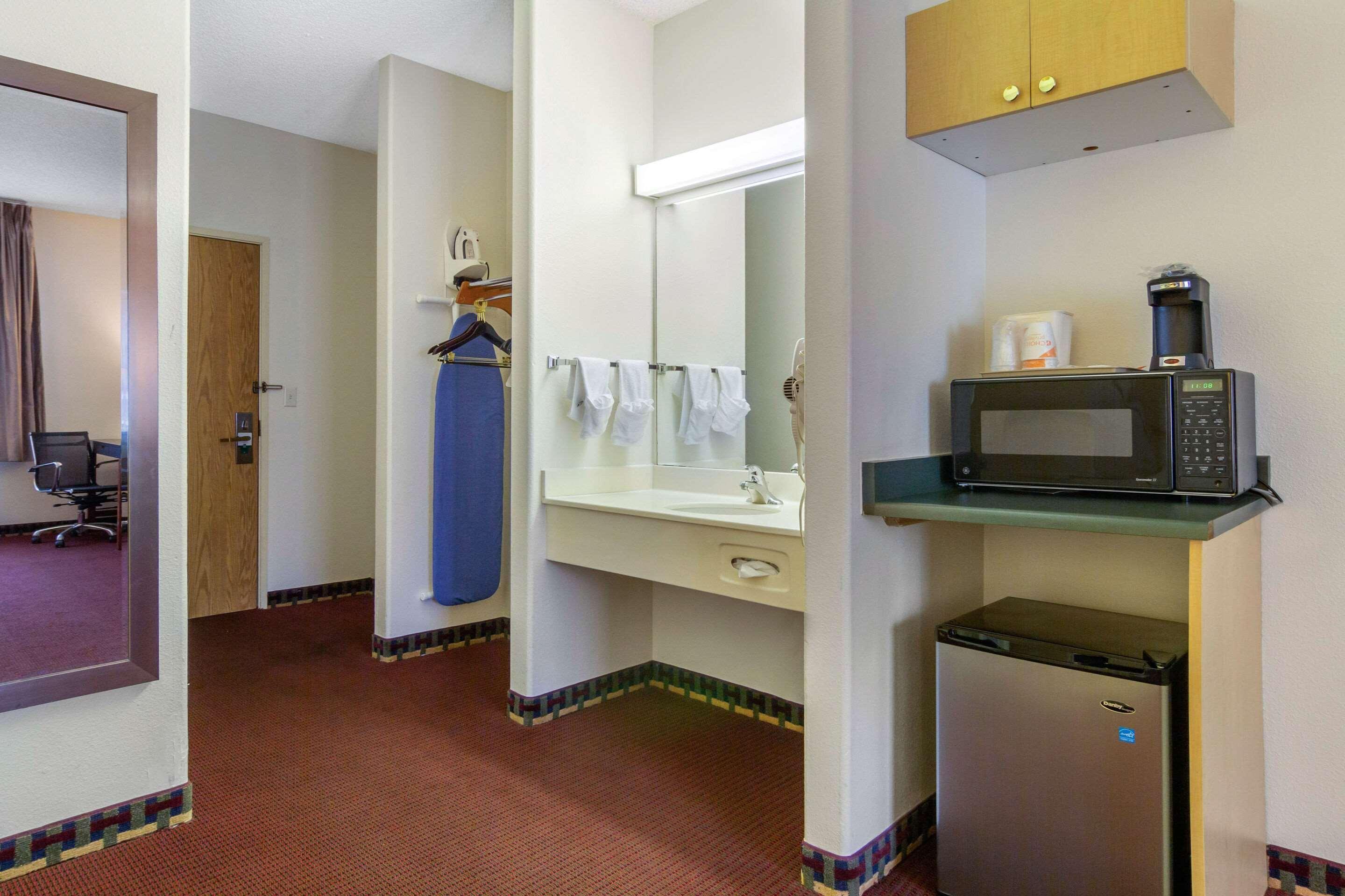 Quality Inn & Suites Lakewood - Denver Southwest المظهر الخارجي الصورة